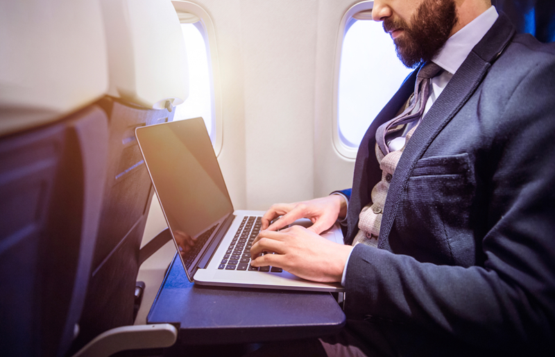 laptop-on-flight