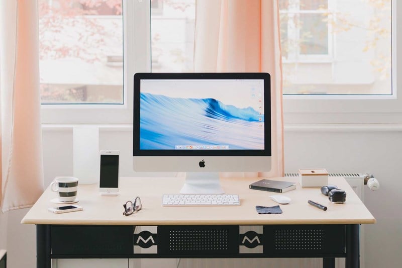 office-desk-with-mac-home-working