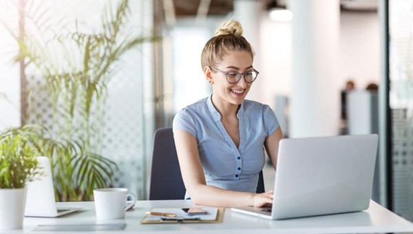 secretarial-services-secretary-working-at-desk-1